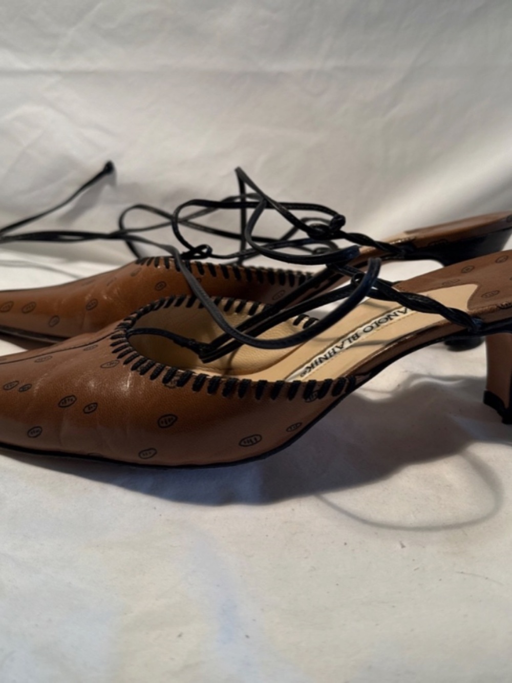 Vintage Brown Tie Up Manolo Blahnik Kitten Heels - Picture 3 of 5